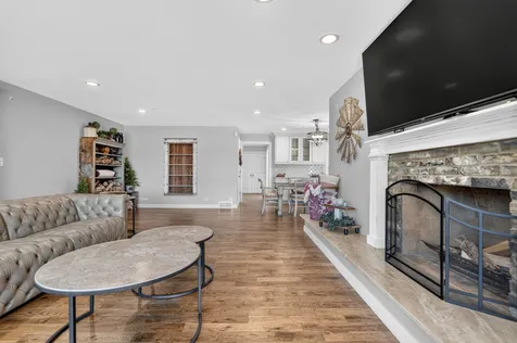 9682 Reding Circle Des Plaines IL 60016