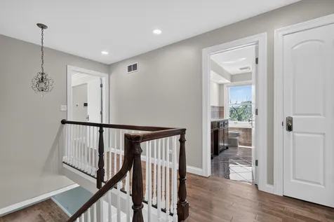 9682 Reding Circle Des Plaines IL 60016