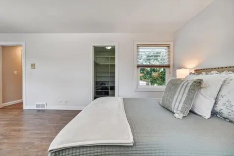 9682 Reding Circle Des Plaines IL 60016