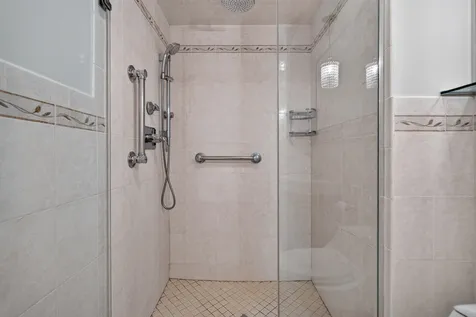 9682 Reding Circle Des Plaines IL 60016