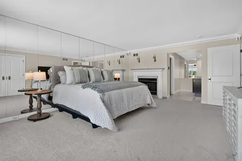 9682 Reding Circle Des Plaines IL 60016