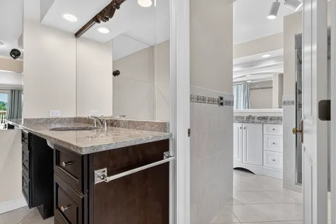 9682 Reding Circle Des Plaines IL 60016