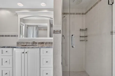 9682 Reding Circle Des Plaines IL 60016