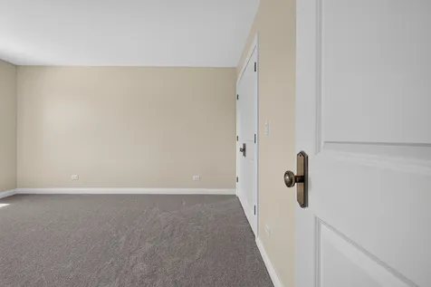 9682 Reding Circle Des Plaines IL 60016