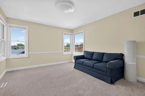 9682 Reding Circle Des Plaines IL 60016