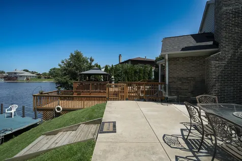 9682 Reding Circle Des Plaines IL 60016
