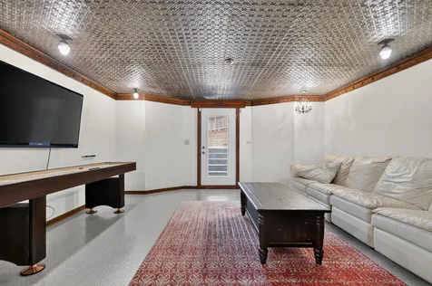 9682 Reding Circle Des Plaines IL 60016