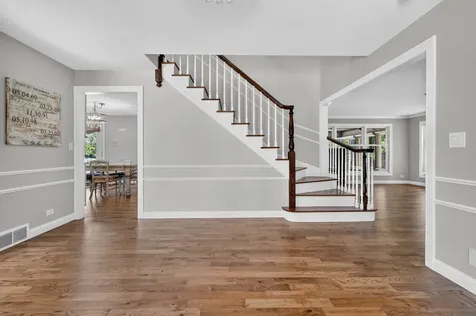 9682 Reding Circle Des Plaines IL 60016