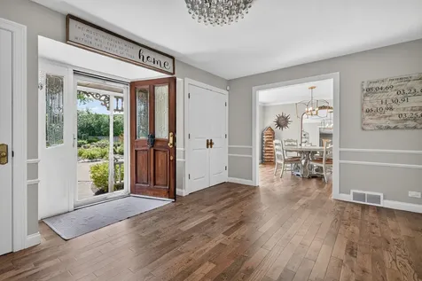 9682 Reding Circle Des Plaines IL 60016