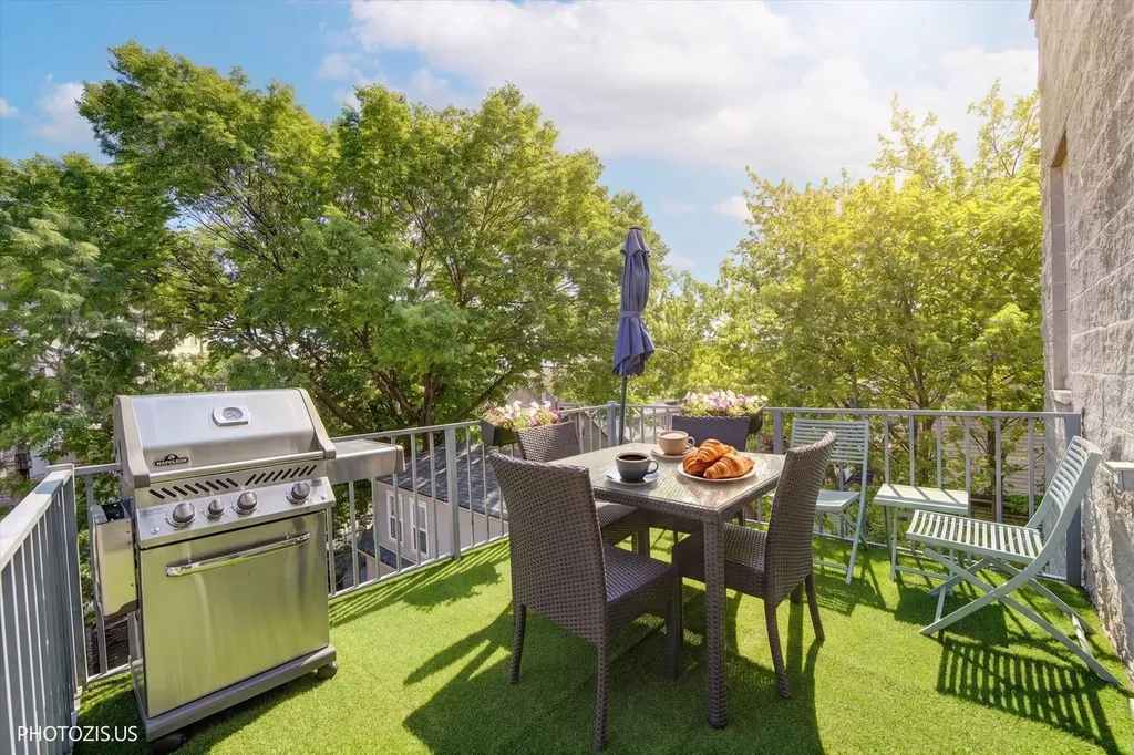 2919 North Southport Avenue Chicago IL 60657