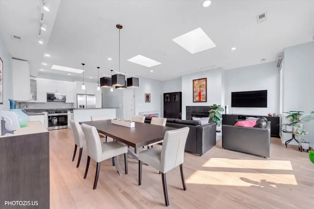 2919 North Southport Avenue Chicago IL 60657