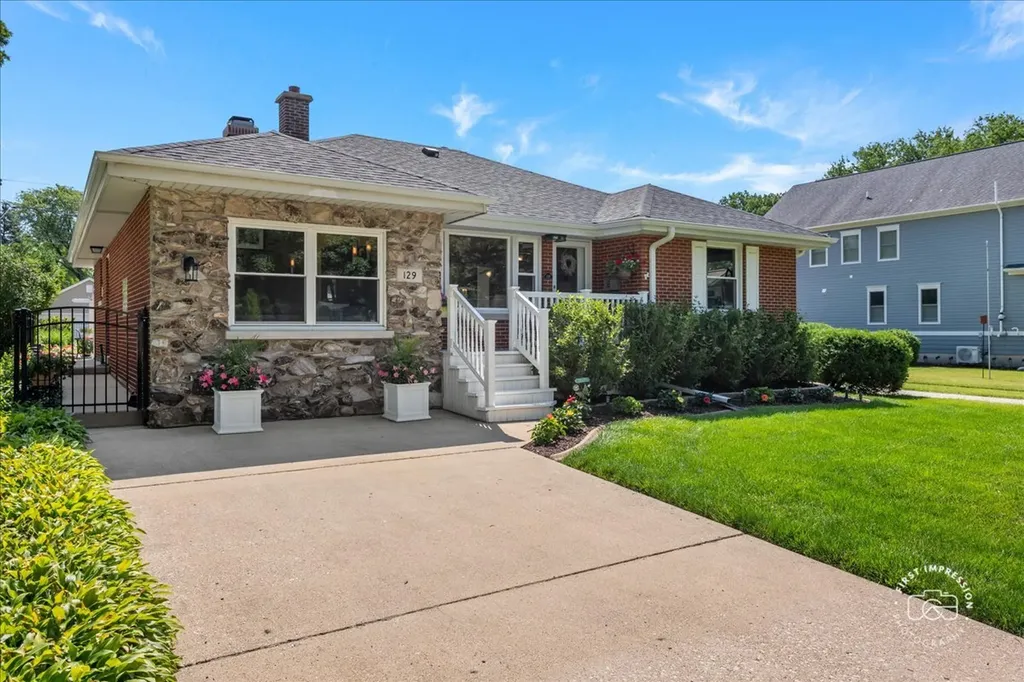 129 South Hudson Street Westmont IL 60559