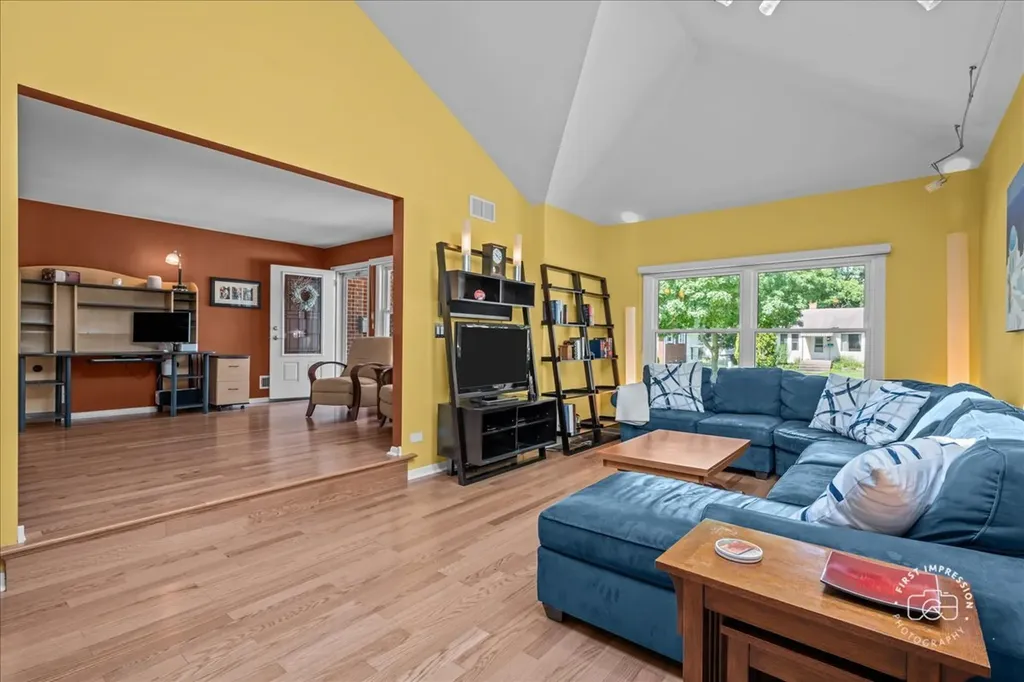 129 South Hudson Street Westmont IL 60559