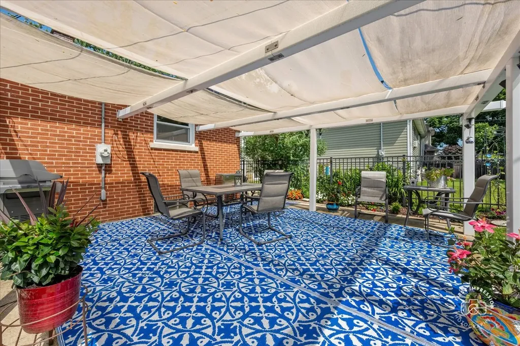 129 South Hudson Street Westmont IL 60559