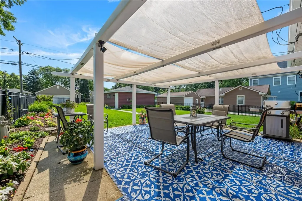 129 South Hudson Street Westmont IL 60559