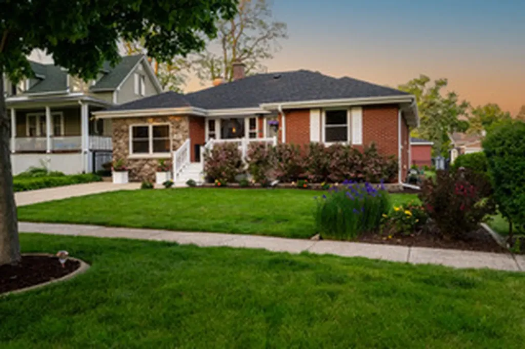 129 South Hudson Street Westmont IL 60559