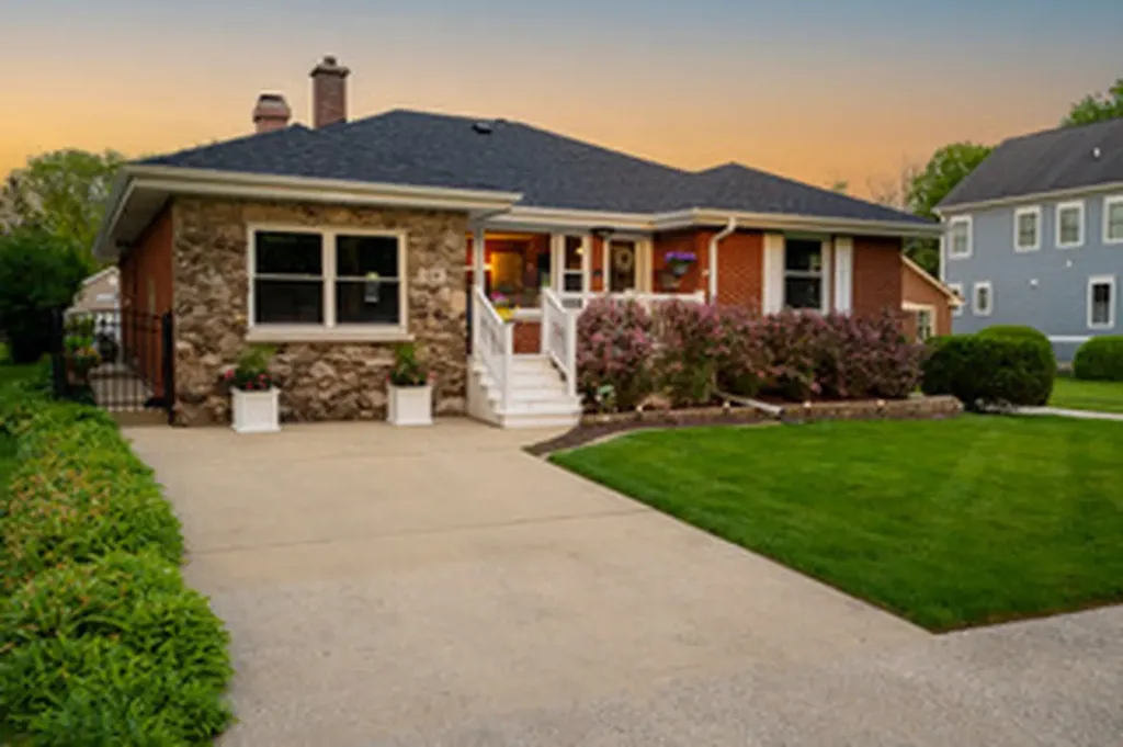 129 South Hudson Street Westmont IL 60559
