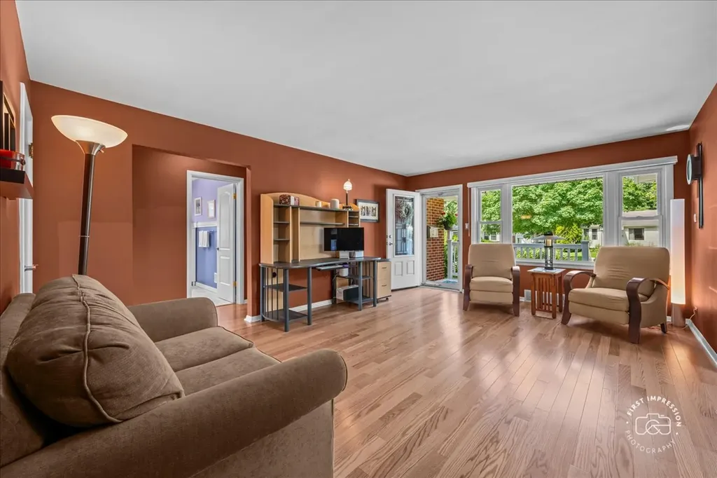 129 South Hudson Street Westmont IL 60559