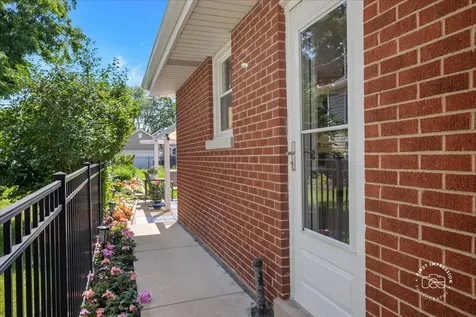 129 South Hudson Street Westmont IL 60559