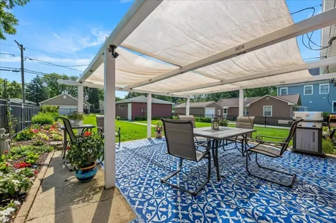 129 South Hudson Street Westmont IL 60559