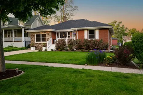 129 South Hudson Street Westmont IL 60559