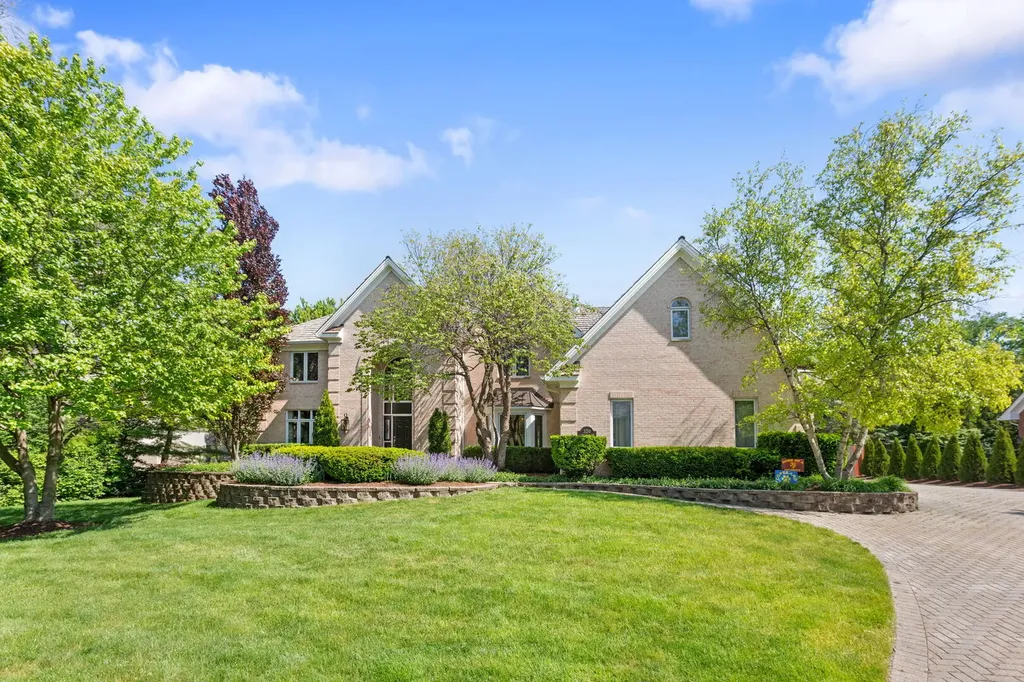 320 Camelot Lane Libertyville IL 60048