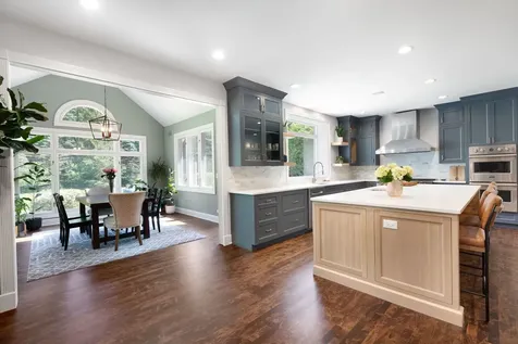 320 Camelot Lane Libertyville IL 60048