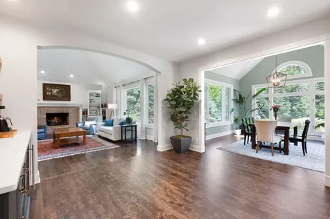320 Camelot Lane Libertyville IL 60048