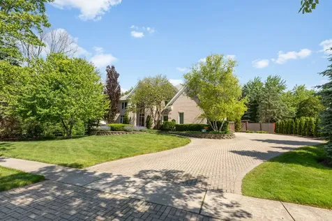 320 Camelot Lane Libertyville IL 60048