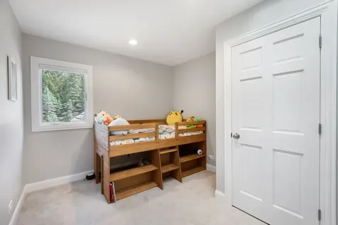 320 Camelot Lane Libertyville IL 60048