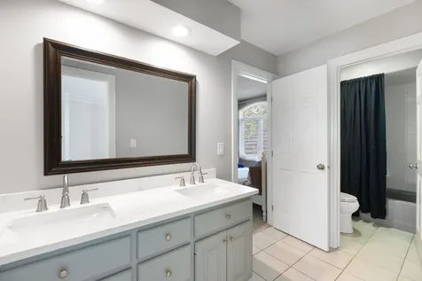 320 Camelot Lane Libertyville IL 60048