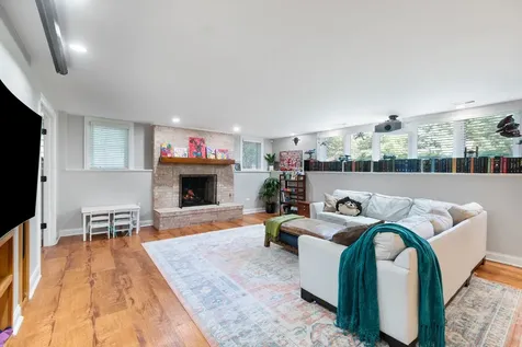 320 Camelot Lane Libertyville IL 60048