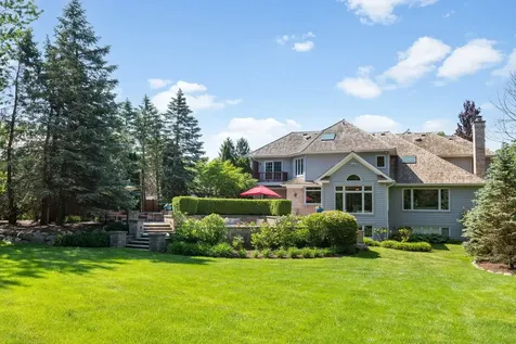 320 Camelot Lane Libertyville IL 60048