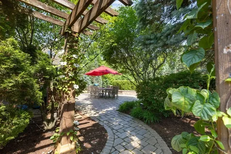 320 Camelot Lane Libertyville IL 60048