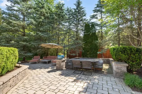 320 Camelot Lane Libertyville IL 60048