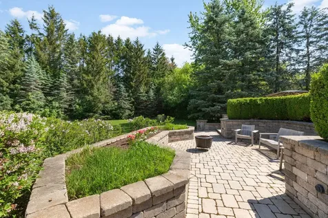 320 Camelot Lane Libertyville IL 60048