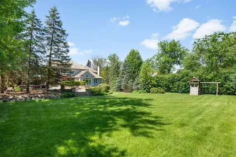 320 Camelot Lane Libertyville IL 60048