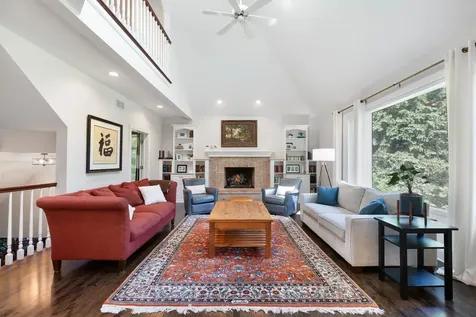 320 Camelot Lane Libertyville IL 60048