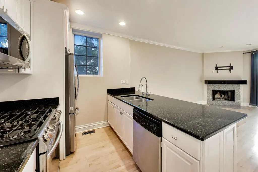 1422 North Noble Street Chicago IL 60642