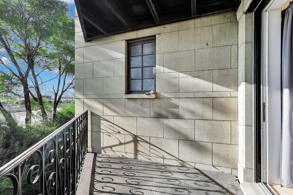 1422 North Noble Street Chicago IL 60642
