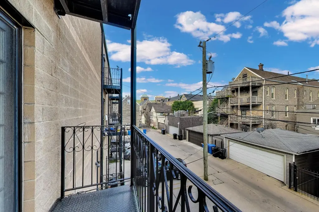 1422 North Noble Street Chicago IL 60642