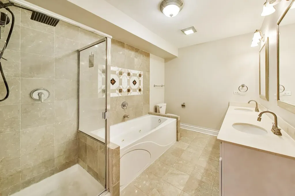 1422 North Noble Street Chicago IL 60642