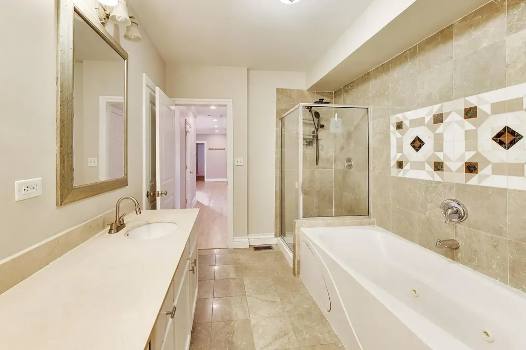 1422 North Noble Street Chicago IL 60642