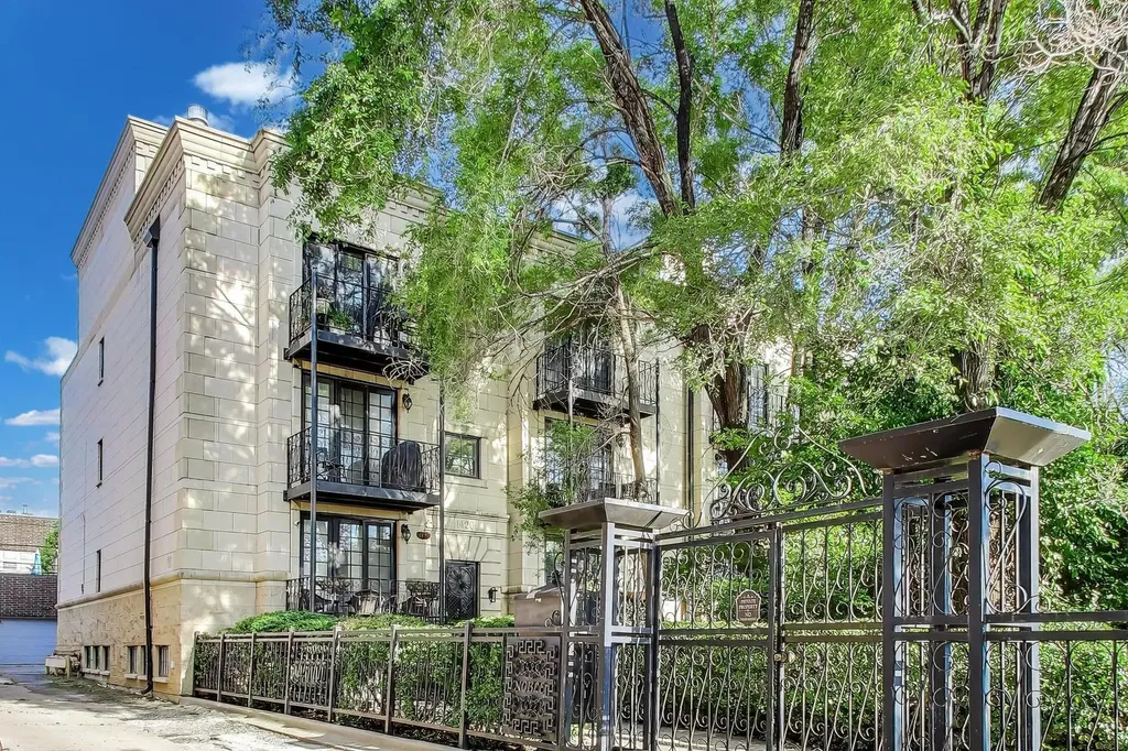 1422 North Noble Street Chicago IL 60642
