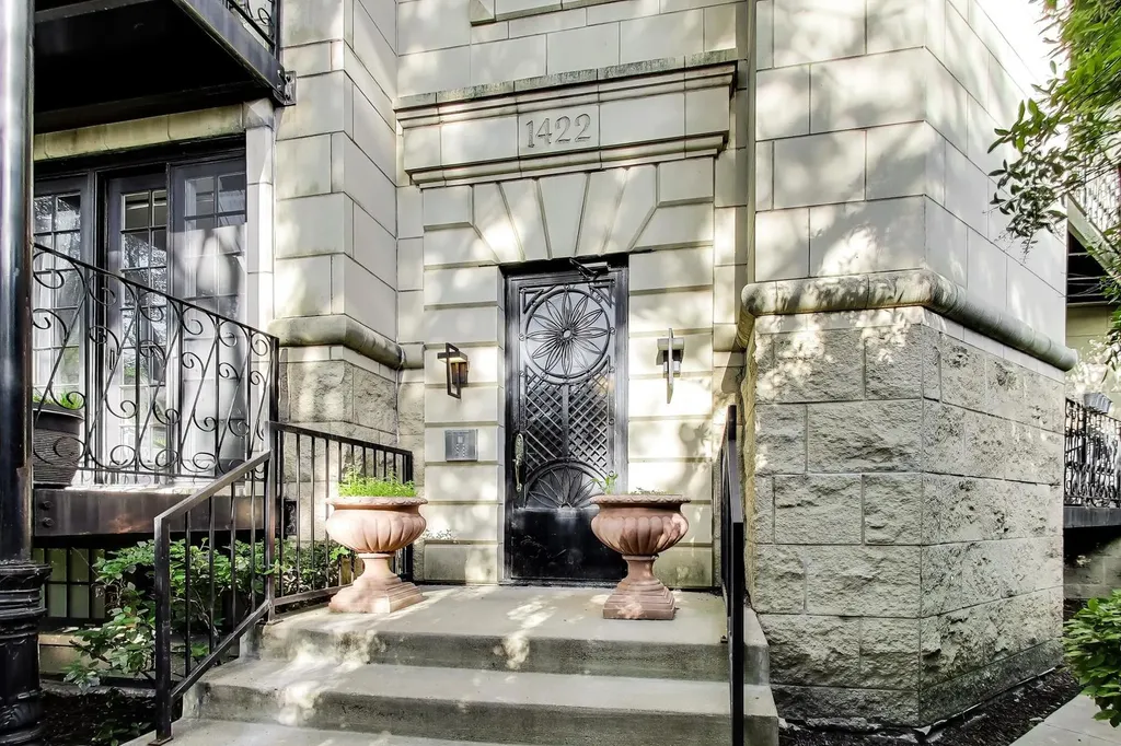 1422 North Noble Street Chicago IL 60642