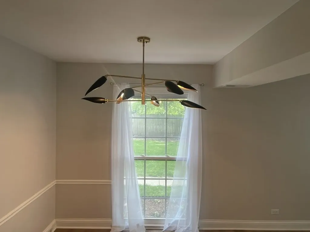 1694 Farragut Court Wheaton IL 60189
