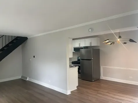 1694 Farragut Court Wheaton IL 60189