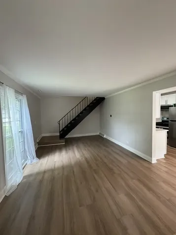 1694 Farragut Court Wheaton IL 60189