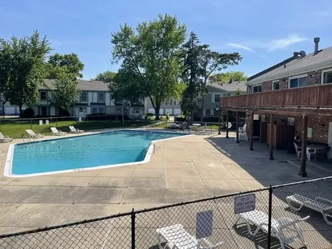 1694 Farragut Court Wheaton IL 60189
