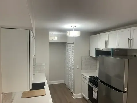 1694 Farragut Court Wheaton IL 60189